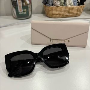 Diff Eyewear Black Oversized Square Sunglasses